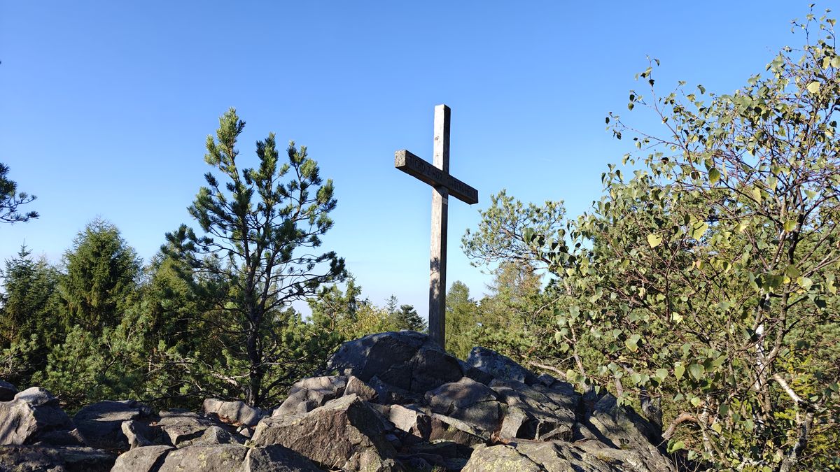 Záhadné kamenné schodiště, strmé svahy a kamenná moře. To je vrchol Beran